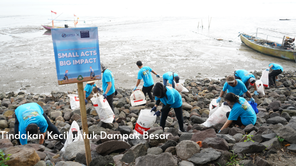 Building Environment Awareness, ASPRA Cleans Kenjeran Beach in Surabaya